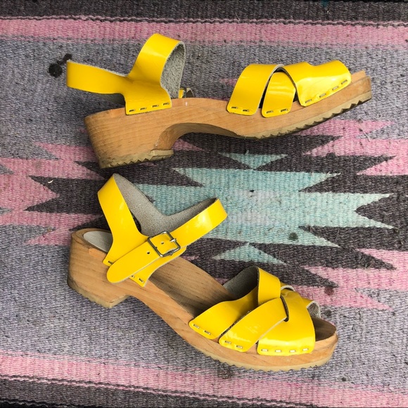 Shoes - 🍋 Adorable Yellow Clog Sandals